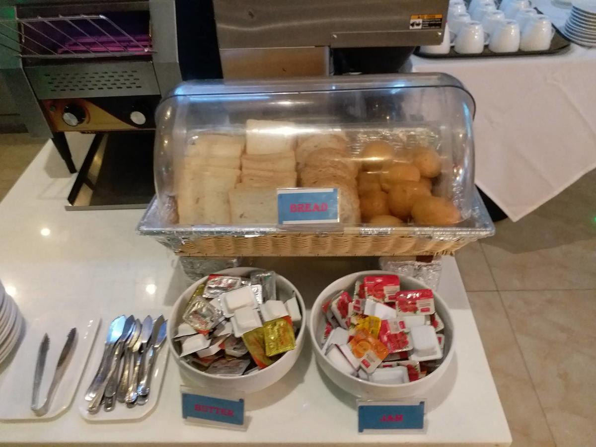 海明威酒店 Patong 外观 照片